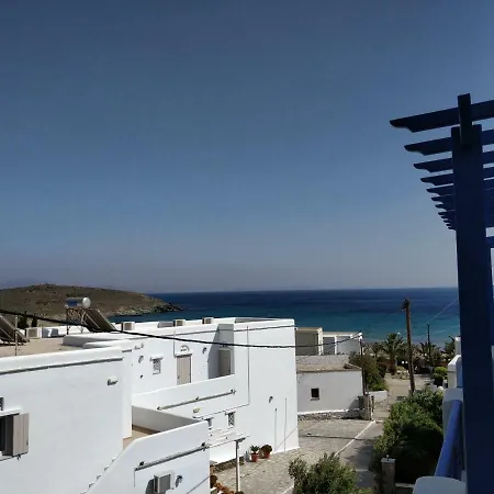 παραθαλάσσια κατοικΰα Tínos
